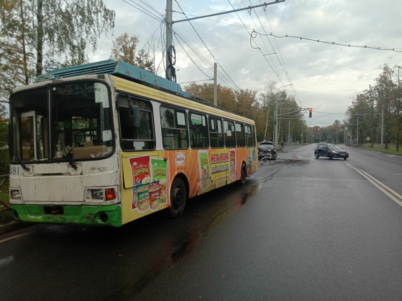Вчера утром произошло ДТП с троллейбусом ЛиАЗ Это картинка