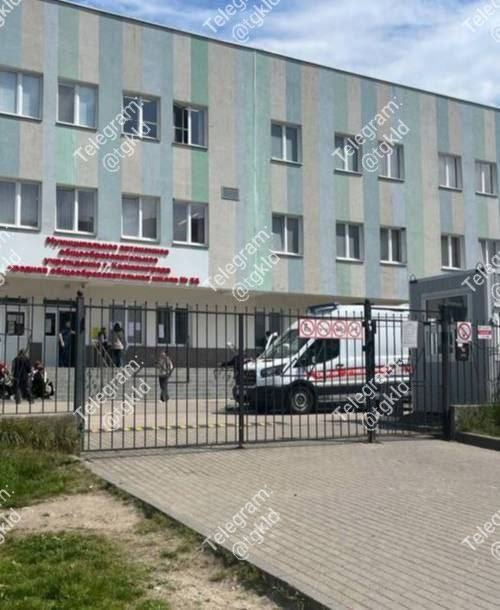 Изображение 1 к новости: Девочка вскрыла вены на ОГЭ по математике — во время экзамена она отошла в туалет, где попыталась совершить самоубийство 😨